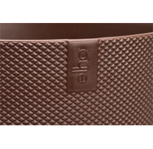 Detailopname van een elho productoppervlak met diamantstructuur en Elho Logo.