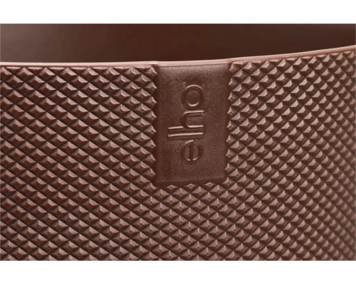 Detailopname van een elho productoppervlak met diamantstructuur en Elho Logo.