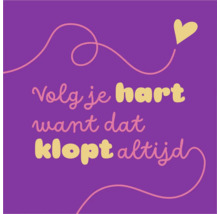 Decoratieve wanddecoratie met de Nederlandse tekst Volg je hart want dat klopt altijd en een hartsymbool.