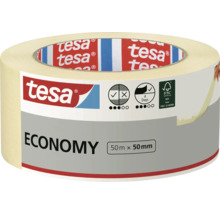 Een rol tesa Economy afplakband met een lengte van 50 meter en een breedte van 50 millimeter voor binnenschilderwerk.
