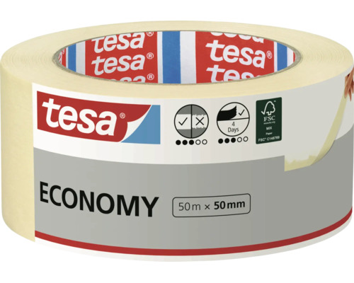 Een rol tesa Economy afplakband met een lengte van 50 meter en een breedte van 50 millimeter voor binnenschilderwerk.