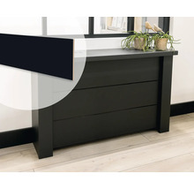 Radiatorombouw in modern design met horizontale lamellen voor een stijlvol interieur.