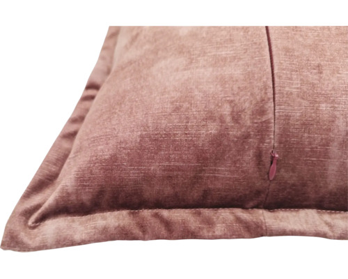 Stoffen kussen met ritssluiting en decoratieve rand, ideaal als sierkussen op de bank of het bed.