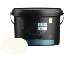 Een emmer Beton Cire Ready Mix voor wandafwerking in het interieur.