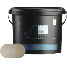 Een emmer Beton Cire Ready Mix voor wand- en vloerafwerkingen voor het decoreren van oppervlakken.