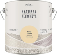 Een blik Style Color Natural Elements leemverf in de kleur Moed Curaj zandbruin, een hoogwaardige muurverf voor een natuurlijk interieur.