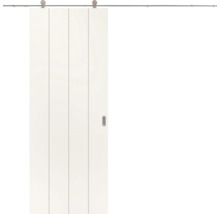 Witte schuifdeur met verticale groeven en metalen schuifdeursysteem met rolgeleiding.