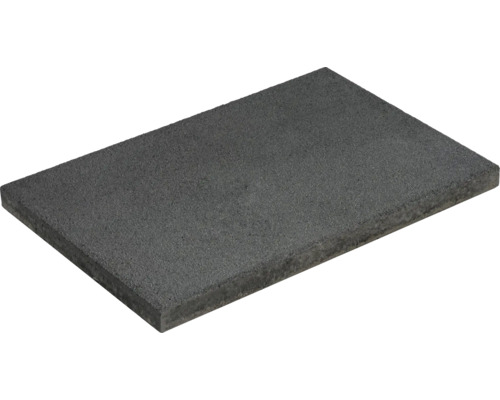 Rechthoekige betonnen terrastegel met gestructureerd oppervlak voor tuinaanleg.