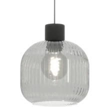 Moderne hanglamp met geribbelde glazen kap en zwarte fitting voor binnenverlichting