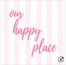 Wanddecoratie met de tekst Our happy place en verticaal strepenpatroon (Image AI modified or generated)