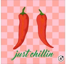 Wanddecoratie met twee chilipepers en de tekst just chillin op een geblokte achtergrond (Image AI modified or generated)