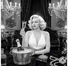 Zwart-wit wanddecoratie van een vrouw in de stijl van Marilyn Monroe met champagneglas in een luxe kamer met kroonluchters. (Image AI modified or generated)