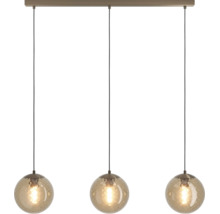 Moderne hanglamp met drie bolvormige glazen kappen aan een rechthoekige plafondbevestiging voor binnenverlichting.
