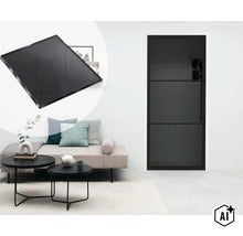 Moderne zwarte loftdeur van metaal met glazen panelen in een lichte woonkamer met bank en salontafels. (Image AI modified or generated)