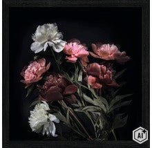 Ingelijste wanddecoratie met een bloemmotief van pioenrozen in een donkere, elegante stijl voor aan de muur. (Image AI modified or generated)