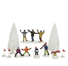 Decoratieve winterscène met figuren, bomen en ski''s voor binnenshuis