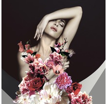 Decoratieve bloemenkunst met vrouw
