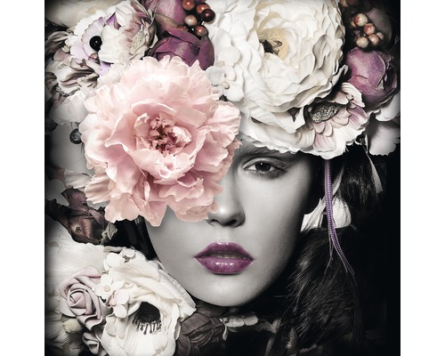 Portret van een persoon met bloemen hoofdtooi