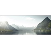 Landschap met bergen en een meer