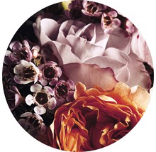 Close-up van rozen en kleine bloemen