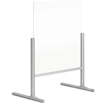 Beschermingsscherm van doorzichtig materiaal met zilverkleurig metalen frame en poten