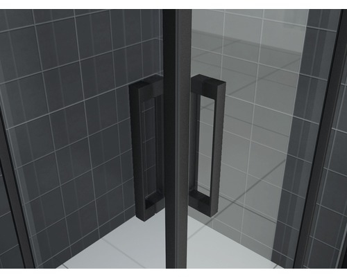 Detailaanzicht van een douchegreep en douchecabine