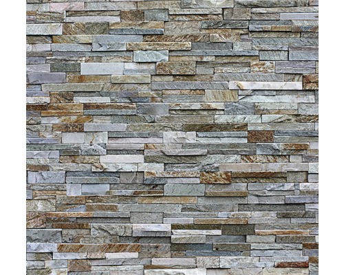 Wandbekleding van natuursteen in horizontale opstelling.