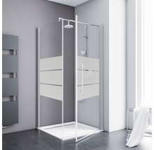 Hoekdouche met horizontale strepen in een badkamer