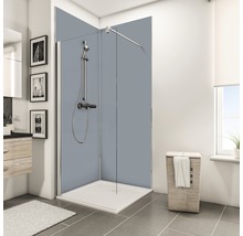 Moderne badkamer met douchecabine, wastafel en wasmand