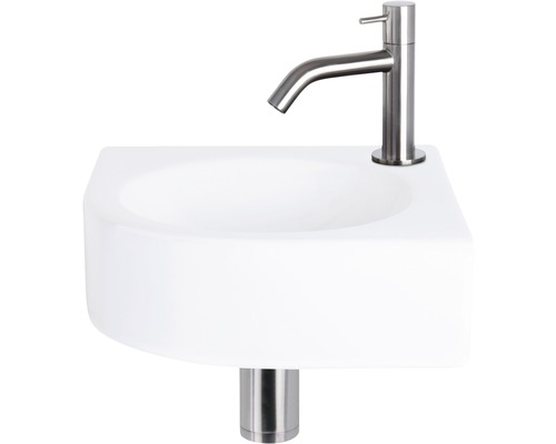 Keramische wastafel met metalen kraan