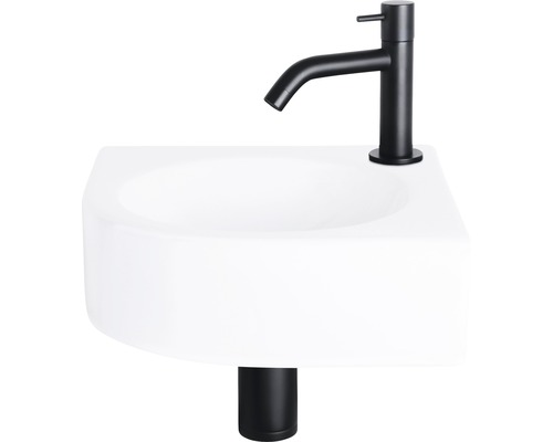 Witte opzetwastafel met zwarte kraan voor de badkamer