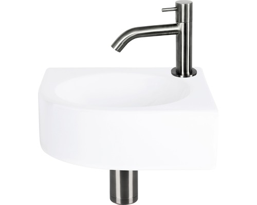 Witte keramische wastafel met kraan