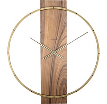 Wandklok met houten plaat en ronde metalen lijst
