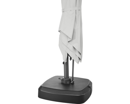 Gesloten parasol met parasolvoet