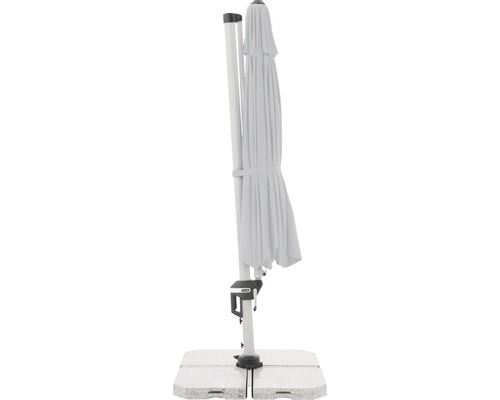 Gesloten zweefparasol op parasolvoet