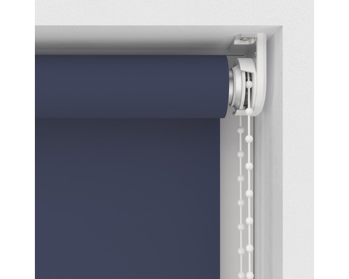 Detailopname van rolgordijn met kettingbediening voor raamdecoratie