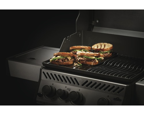 Barbecue met bereide sandwiches