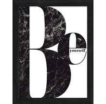Zwart ingelijste muurkunst met het opschrift Wees jezelf