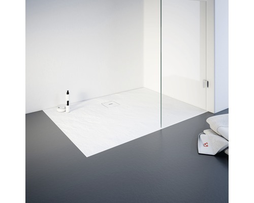 Inloopdouche met douchebak, douchewand en handdoeken