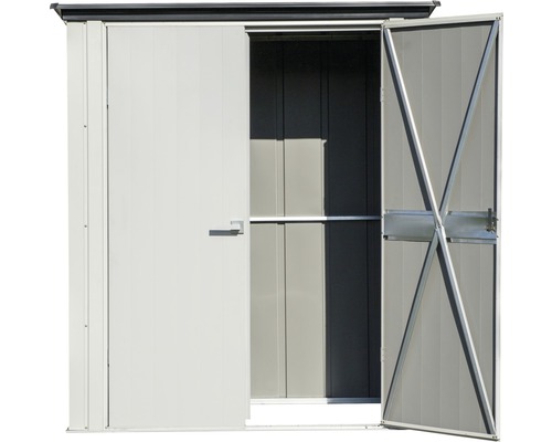 Tuinhuis met openstaande deuren