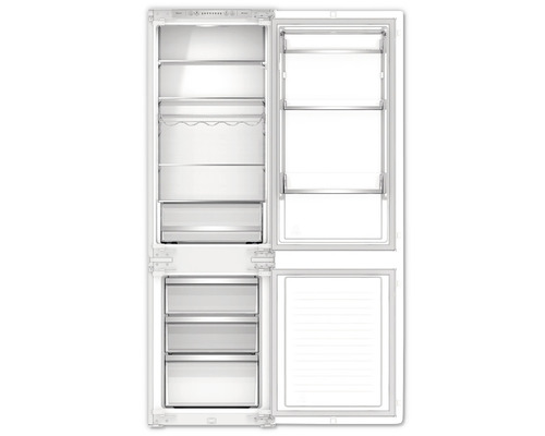 Geopende koelkast met planken en vrieslades