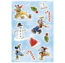 Stickerblad met winterse Disney figuren zoals Mickey Mouse, Goofy en Pluto op schaatsen, sneeuwpop, ijspegels en hulstbladeren