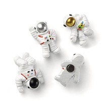 Vier astronautmagneten