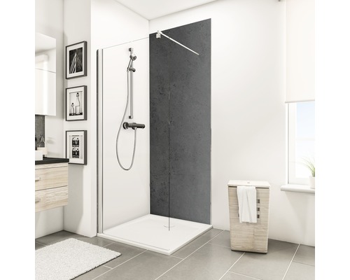 Moderne badkamer met douchecabine, douchebak, kraan en wastafel