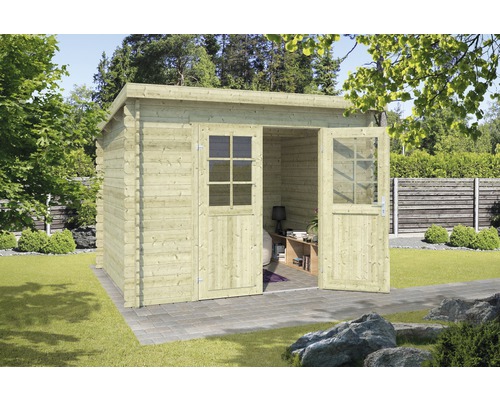 Houten tuinhuis met open dubbele deuren