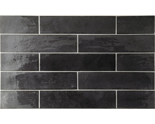 Rechthoekige, donkere tegels aan elkaar geregen