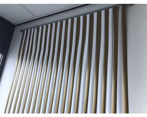 Verticale jaloezieën voor raamdecoratie en zonwering