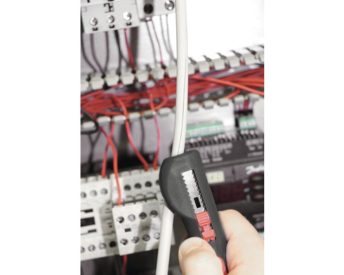 Kabelstripper bij het strippen van een kabel