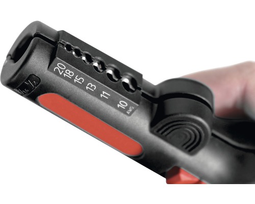 Detailopname van een draadstriptang