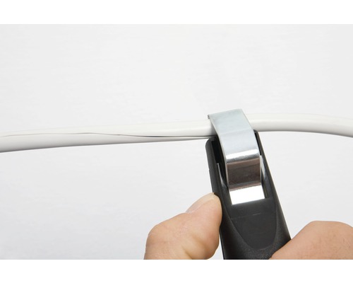 Kabelstripper in gebruik op kabel
